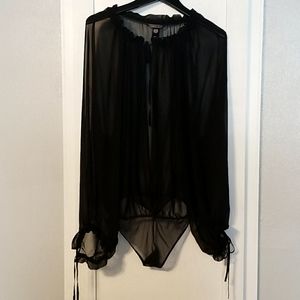 3/ $20 ⭐ Victoria's Secret, Sheer, Long Sleeve